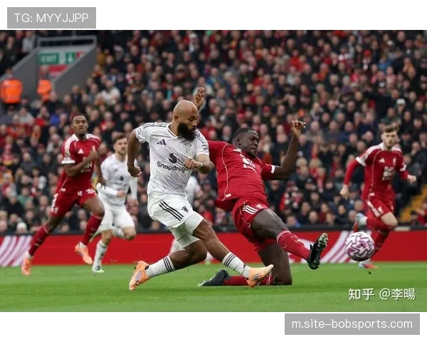 破局之道:利物浦如何应对英超对手长传猛攻成关键考验 破局之道:利物浦如何应对英超对手长传猛攻成关键考验