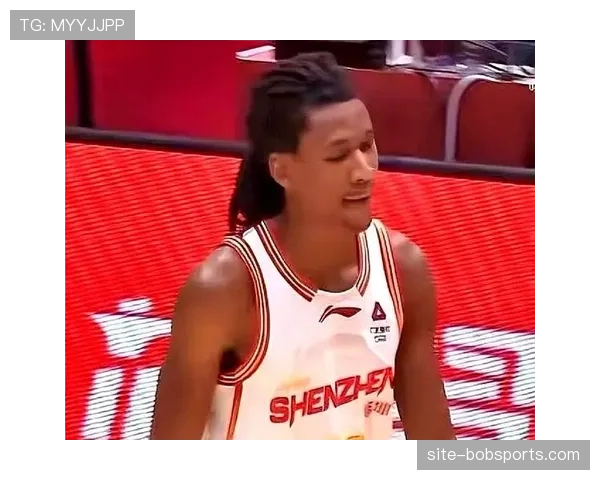 深圳外援史密斯半场高效得分 下半场遭遇针对性防守被限制